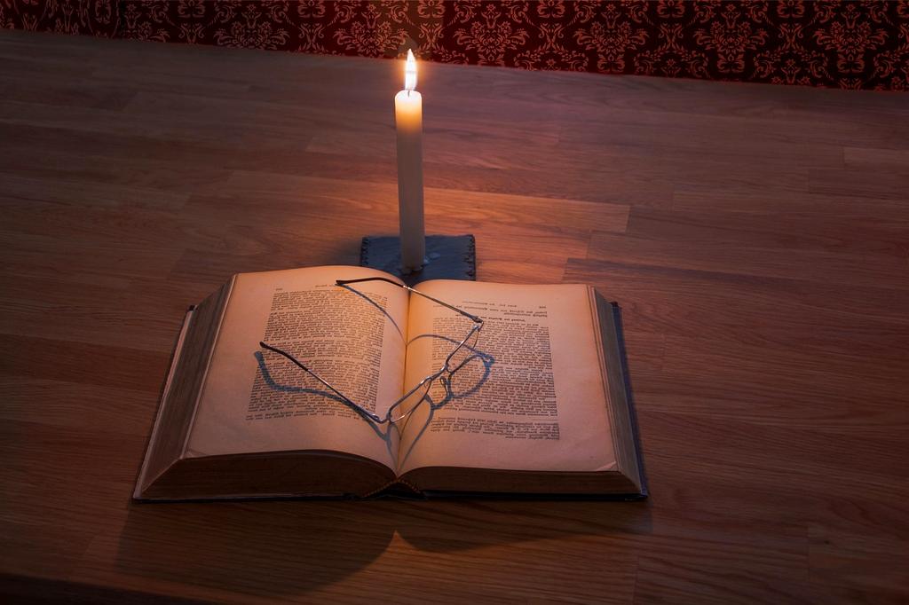 Moment podczas warsztatu tworzenia świec w kycylyu