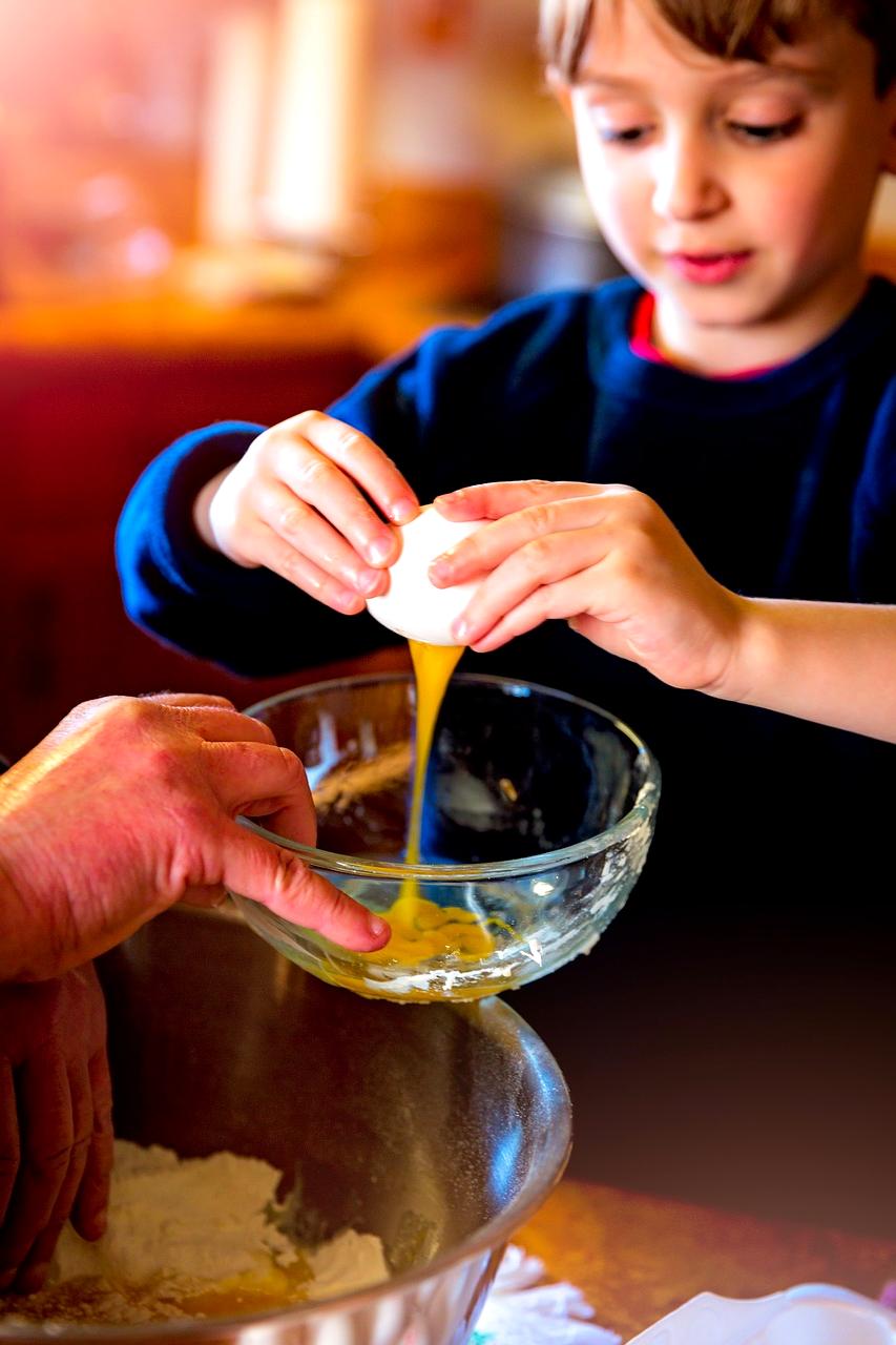 Świeca sojowa z nutą eukaliptusa i minimalistyczną etykietą